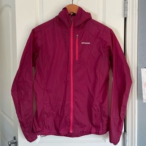 Like new!! Patagonia Houdini Jacket
